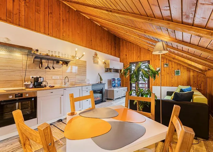 Snug Apartments - Private Parking Near Downtown